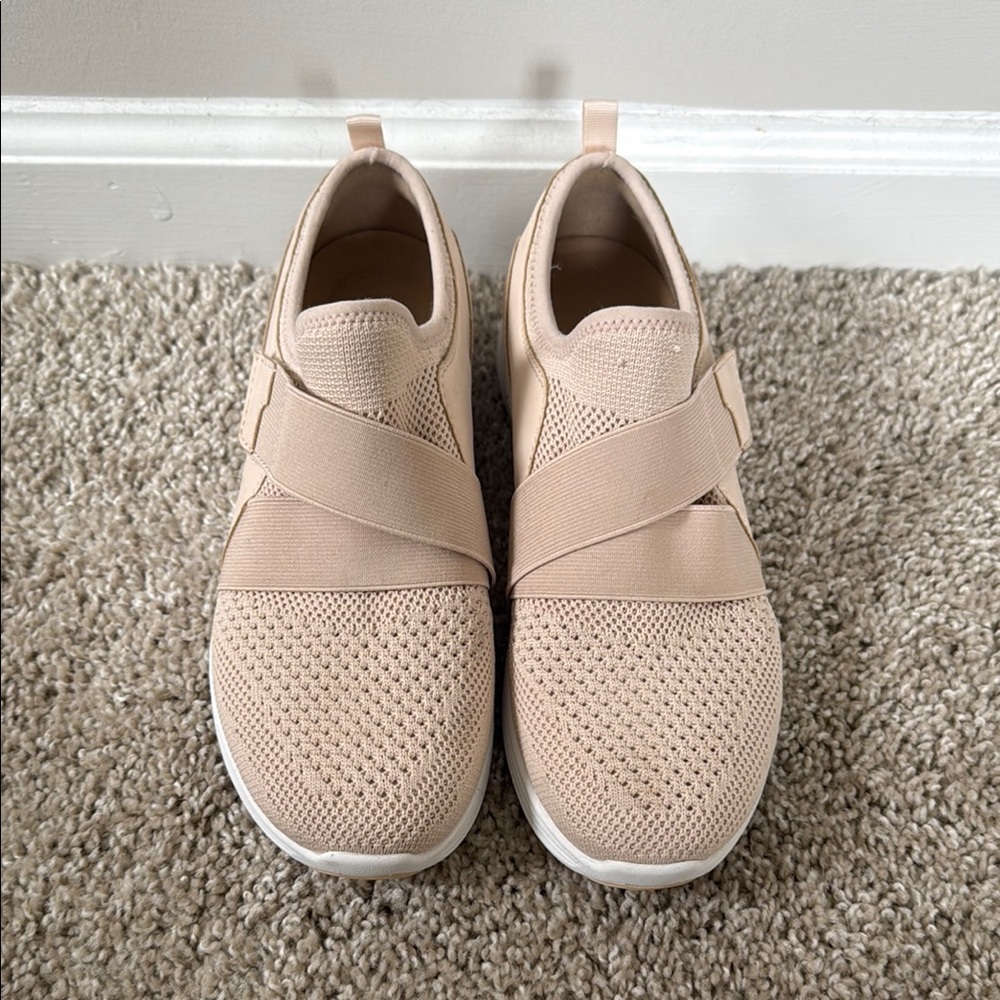 Earth Women’s Cream Pink Walking Shoes